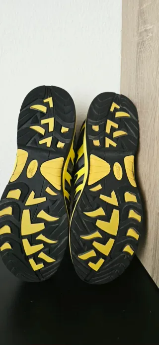 Zapatos de seguridad WORKIT negros y amarillos