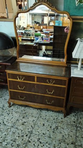 Cómoda con espejo