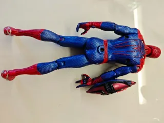 Muñeco Spiderman con escudo