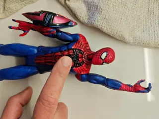 Muñeco Spiderman con escudo