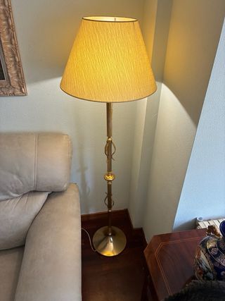 Lámpara de pie de bronce