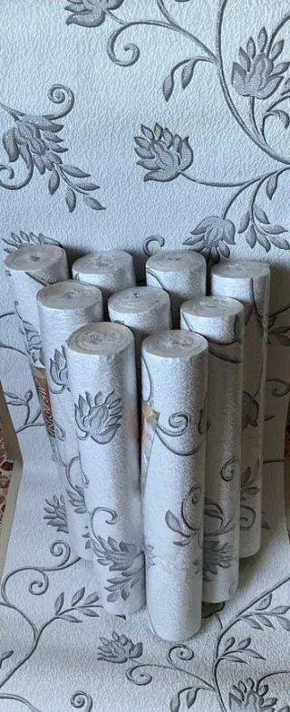 Carta da parati con rilievo argento