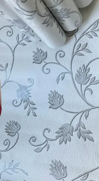 Carta da parati con rilievo argento