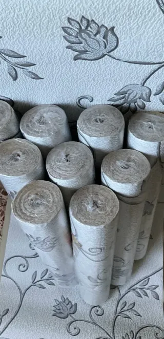 Carta da parati con rilievo argento