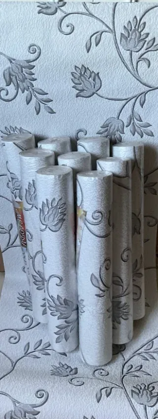 Carta da parati con rilievo argento