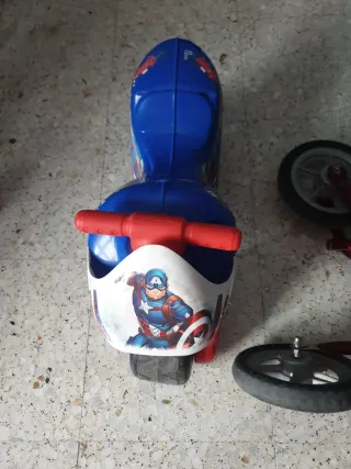 Bicicleta chico y moto avengers