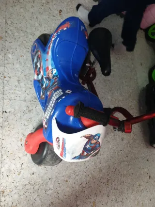 Bicicleta chico y moto avengers