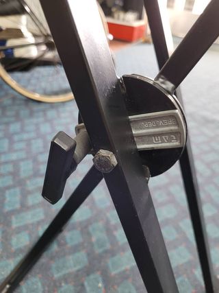 SOPORTE AJUSTABLE PARA TECLADO