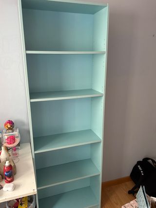 Estantería de madera azul