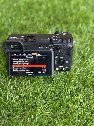 Cámara Sony A6600 APSC Muy NUEVA + ACCESORIOS