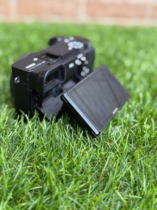 Cámara Sony A6600 APSC Muy NUEVA + ACCESORIOS