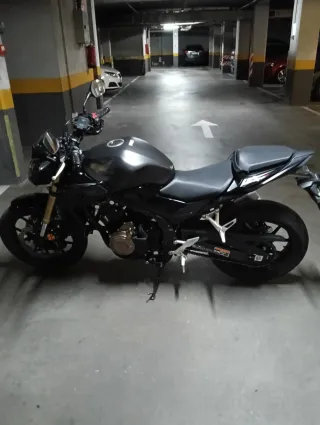 Honda CB500F Negra y Dorada