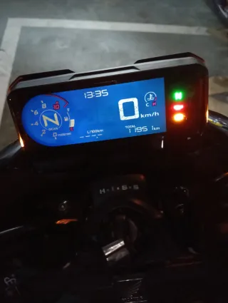 Honda CB500F Negra y Dorada