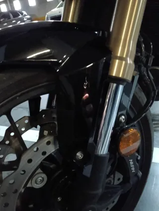 Honda CB500F Negra y Dorada