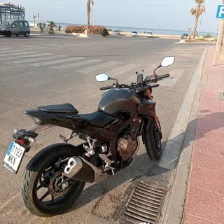 Honda CB500F Negra y Dorada