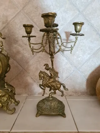 Reloj y Candelabros de bronce dorado