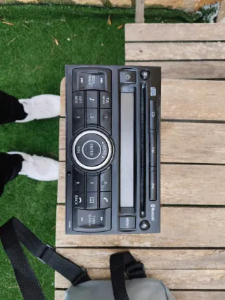 Radio Nissan Qashqai j10 y embellecedor