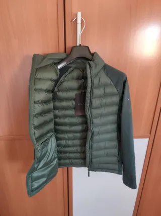 Chaqueta Born Living Yoga Verde