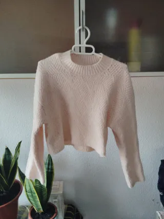 Suéter rosa tejido para niña