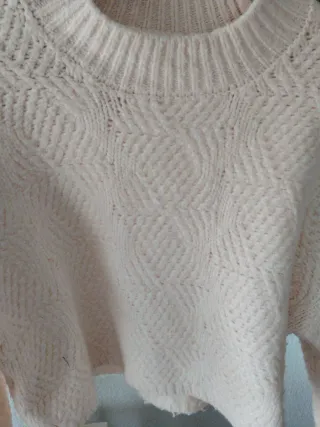 Suéter rosa tejido para niña