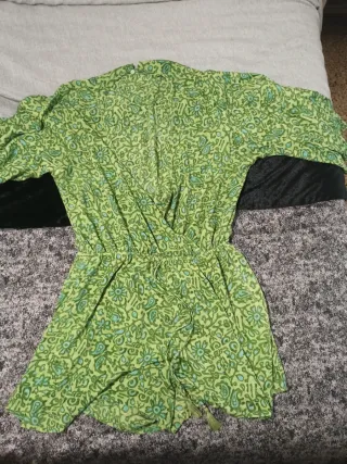 Varias prendas de talla L y XL a negociar precio.