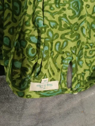 Varias prendas de talla L y XL a negociar precio.