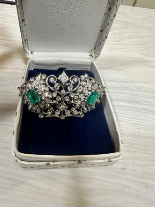 Broche Diamantes y Esmeraldas Colección