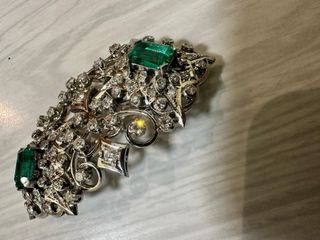 Broche Diamantes y Esmeraldas Colección