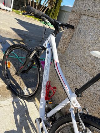 Bicicleta Orbea M30 blanca