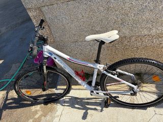 Bicicleta Orbea M30 blanca