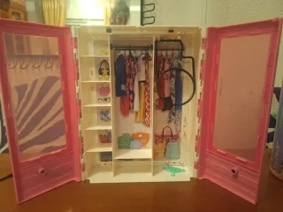Armario Barbie con accesorios