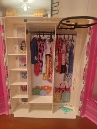 Armario Barbie con accesorios
