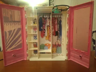 Armario Barbie con accesorios