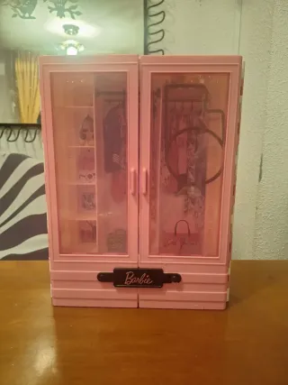 Armario Barbie con accesorios