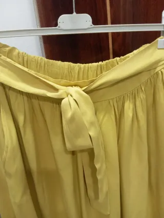 Falda midi amarilla talla L