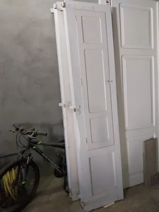Ventanales de castaño para balcones