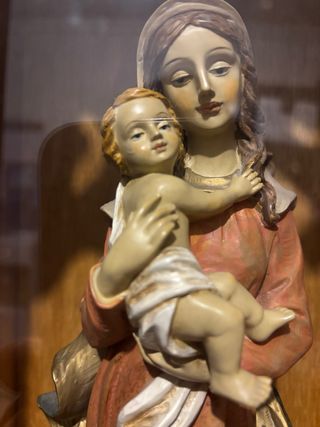 Capilla portátil antigua limosnera Virgen