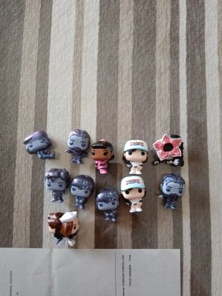 Muñecos Kinder Joy Stranger Things