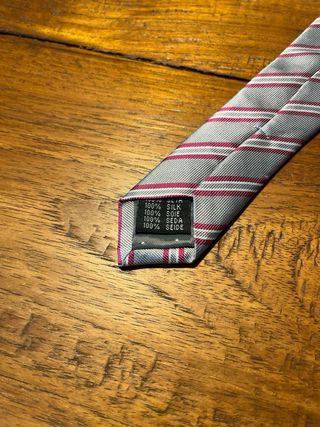 Corbata Sebastián Andreu Seda Plateada Rayas