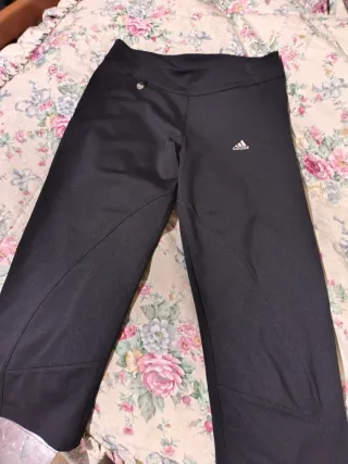 Mallas Adidas capri negras
