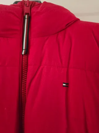 Abrigo plumífero Tommy Hilfiger rojo
