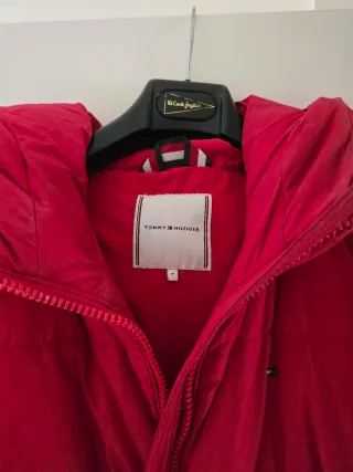 Abrigo plumífero Tommy Hilfiger rojo