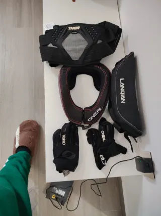 Faja, Collarín, Guantes y Bolsa Motocross