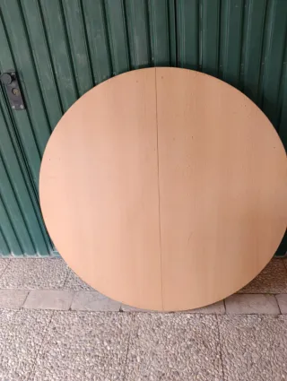 Mesa redonda de madera