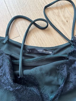 Top lencero verde con encaje negro