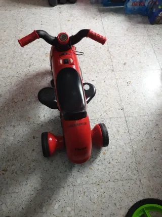 Moto eléctrica con luz y sonid