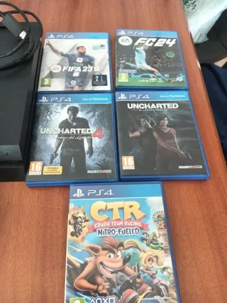 Console PS4 + 4 Giochi