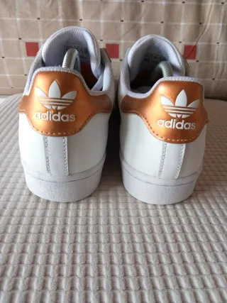 Adidas Superstar Oro y Blanco