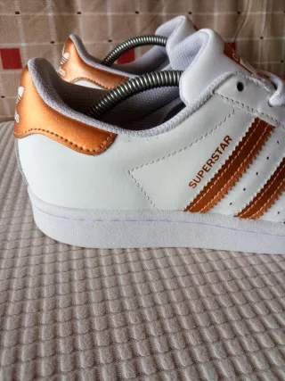 Adidas Superstar Oro y Blanco