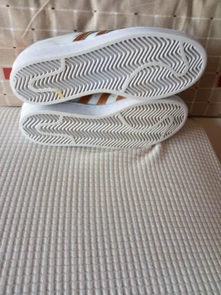 Adidas Superstar Oro y Blanco